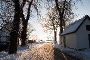 Vintersol over sneen på Eriksholmvej