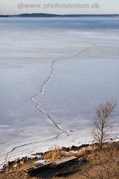 Isen revner i Isefjorden